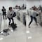 VIDEO: Mujer exige a aerolínea en el AICM que le regrese su dinero; hace destrozos y la detienen