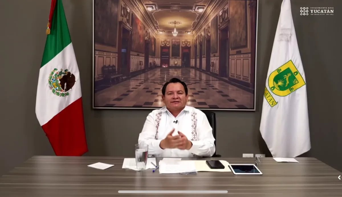 Joaquín Díaz Mena, gobernador de Yucatán es albureado durante una transmisión en vivo
