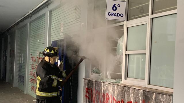 Bomberos combatieron las flamas