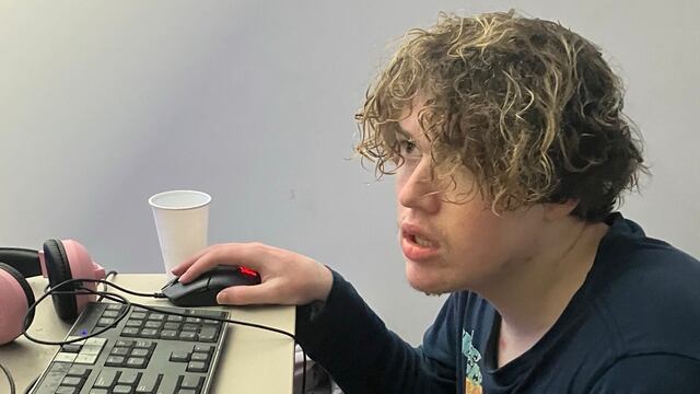 Norme, el youtuber que YouTube banneo por no dormir en 12 días