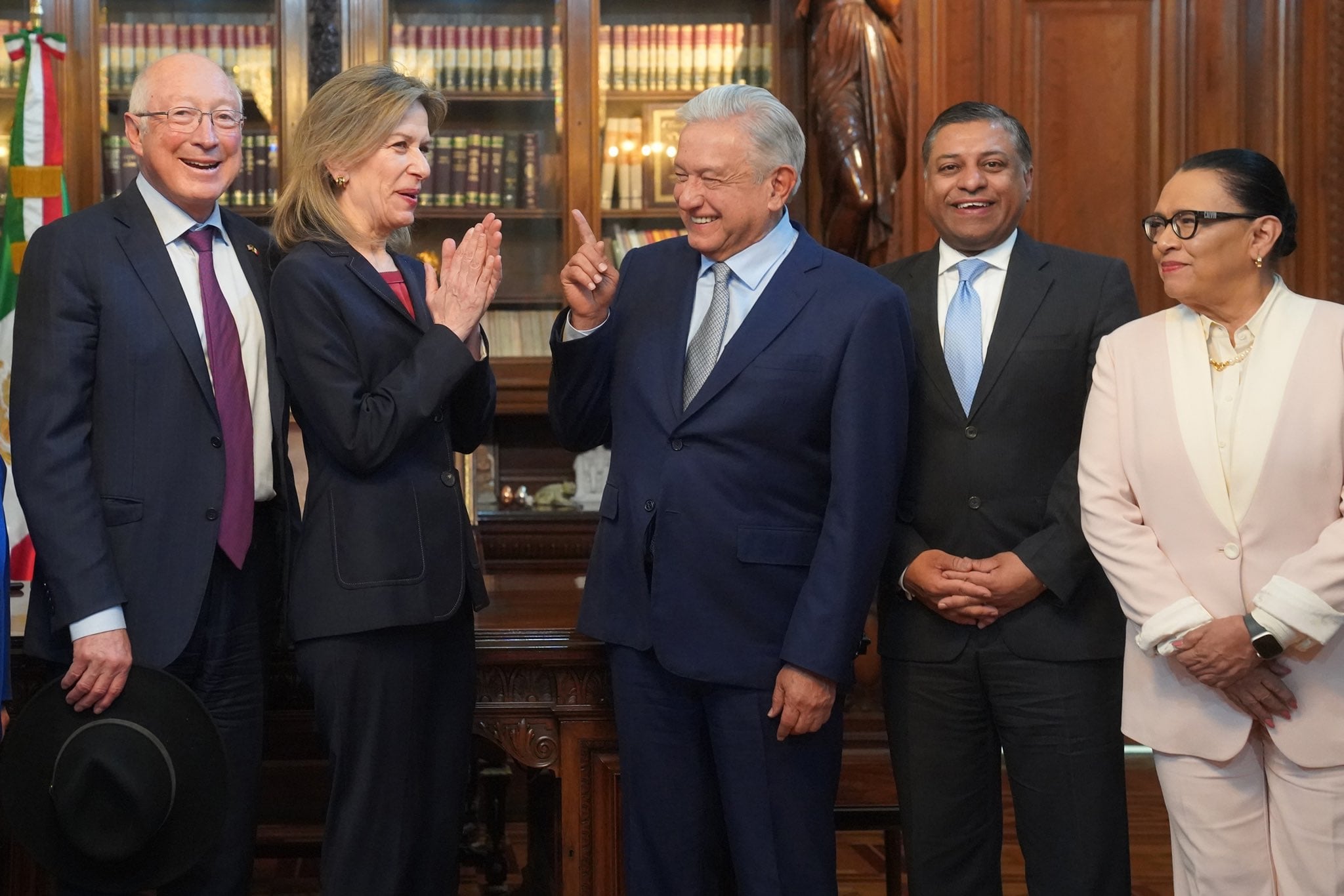 AMLO recibe a Liz Sherwood-Randall, asesora de Seguridad de la Casa Blanca, en Palacio Nacional