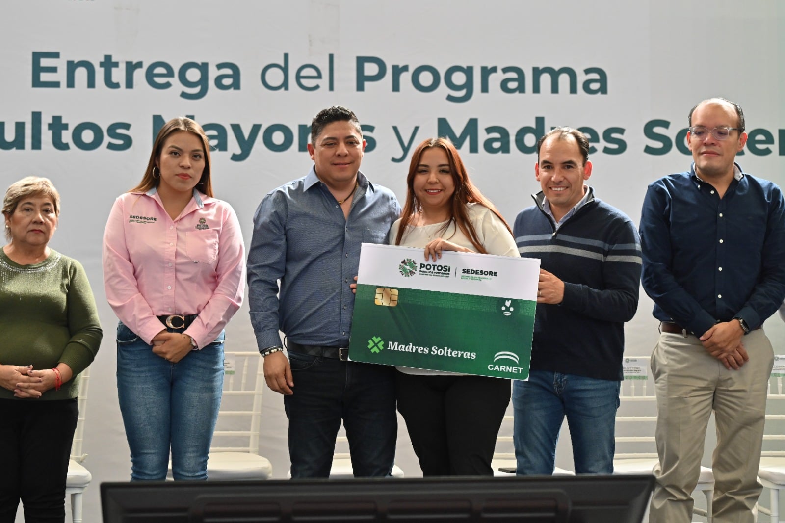 Ricardo Gallardo destaca apoyos y programas para mujeres.
