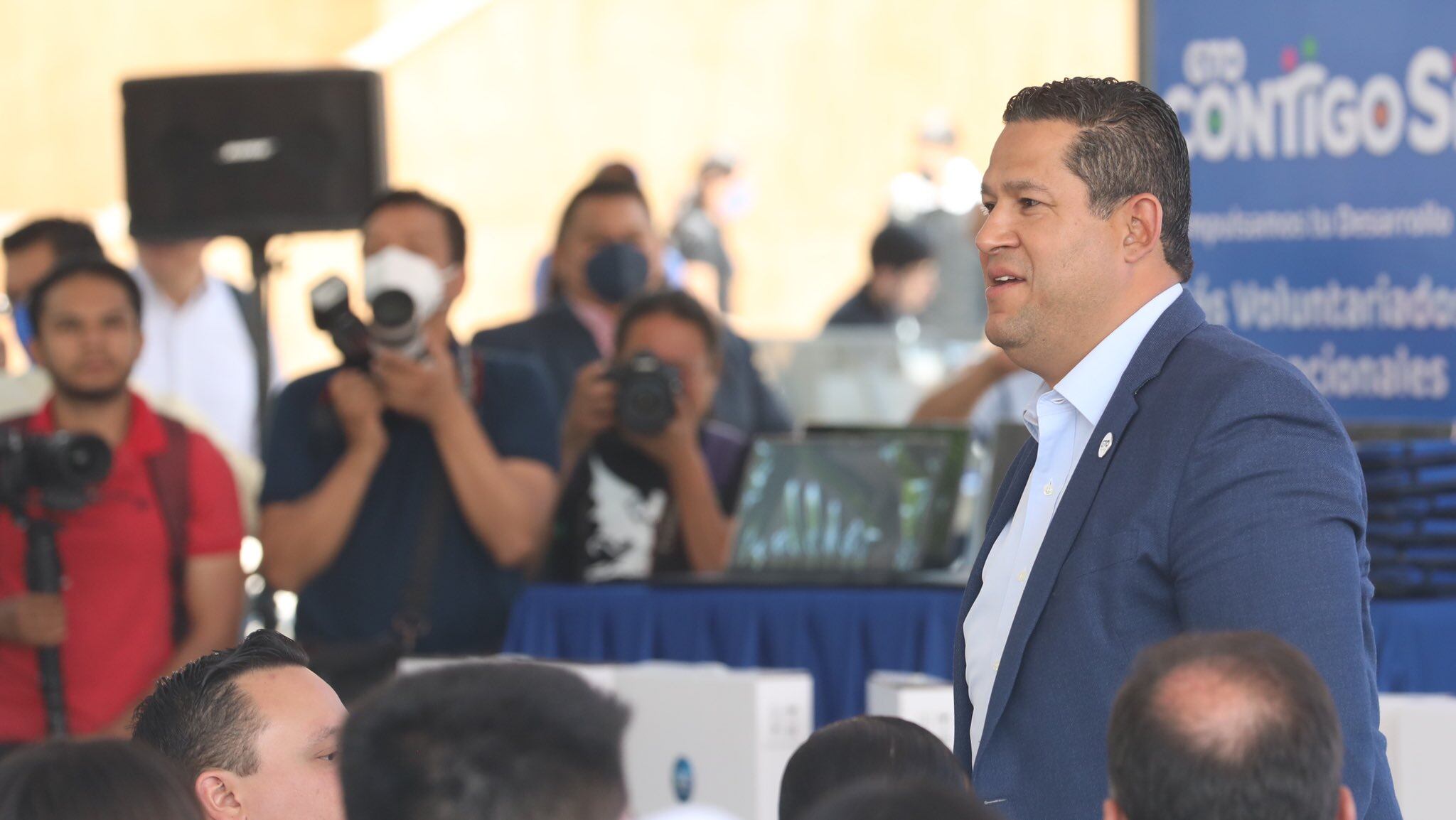 Diego Sinhue en la entrega del programa JuventEsGto