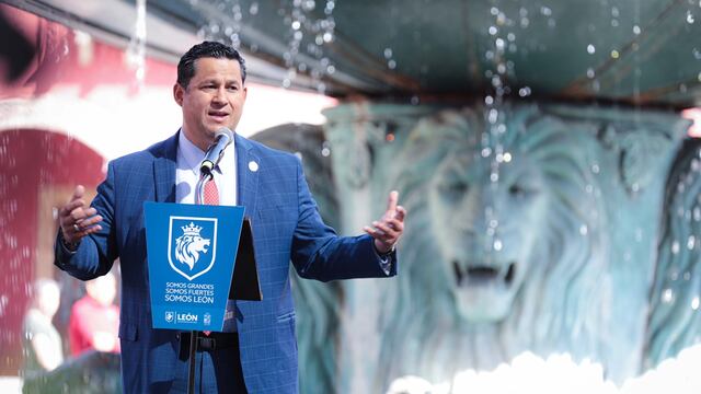 Diego Sinhue asistió a la ceremonia por el Aniversario de la Fundación de la Ciudad de León, Guanajuato.