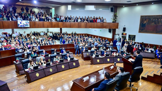 Esteban Villegas presenta segundo informe a diputados locales