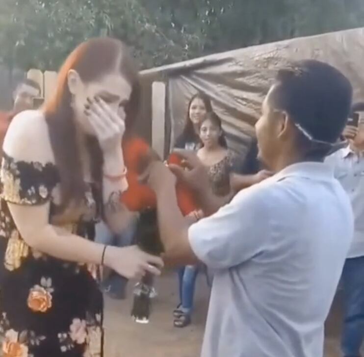 Propuesta de matrimonio se hace viral por los comentarios de ardidos