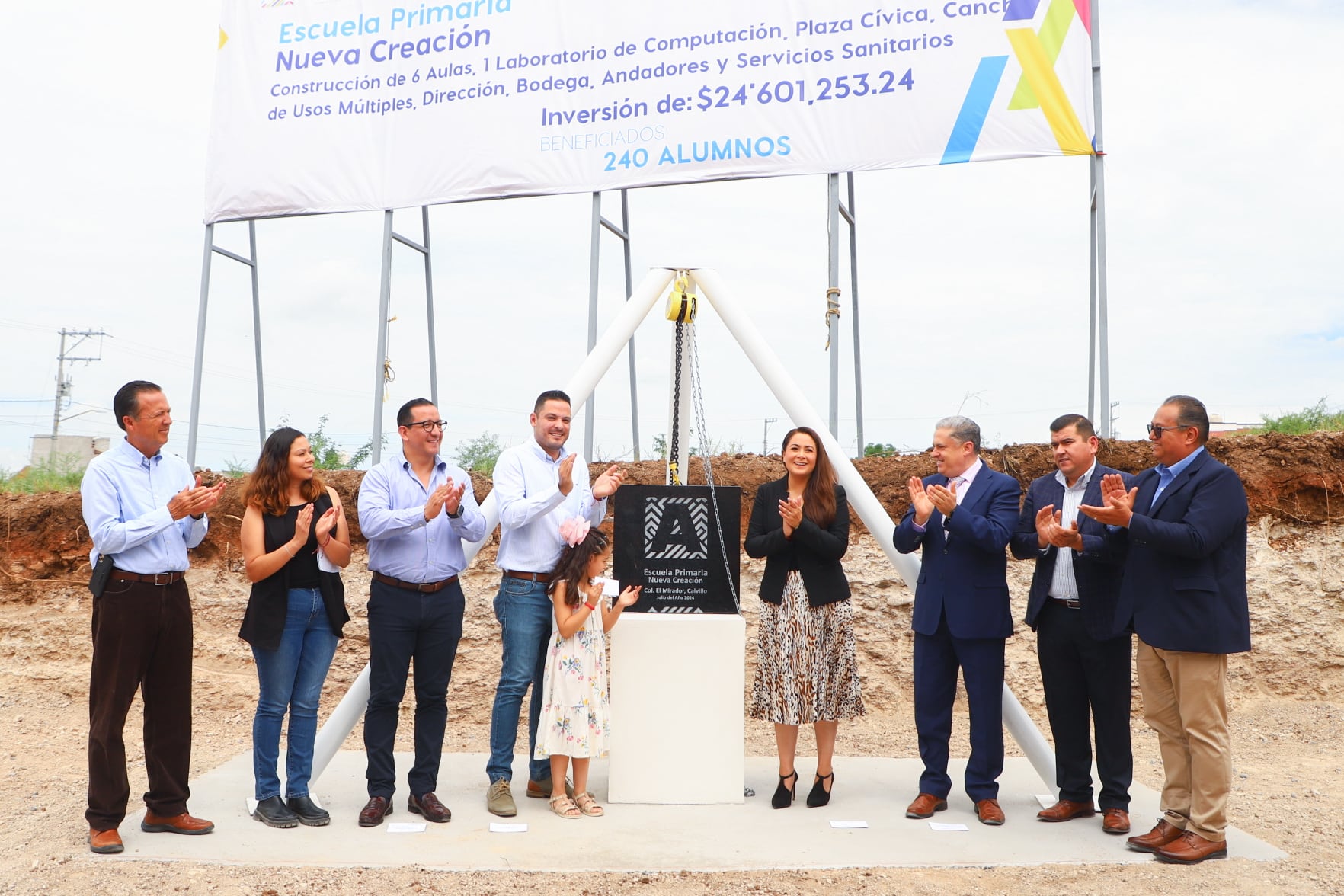 Tere Jiménez coloca primera piedra de Primaria El Mirador