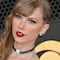 ¡Salud! Taylor Swift sin pena empina el codo en el Super Bowl 2024 (VIDEO)