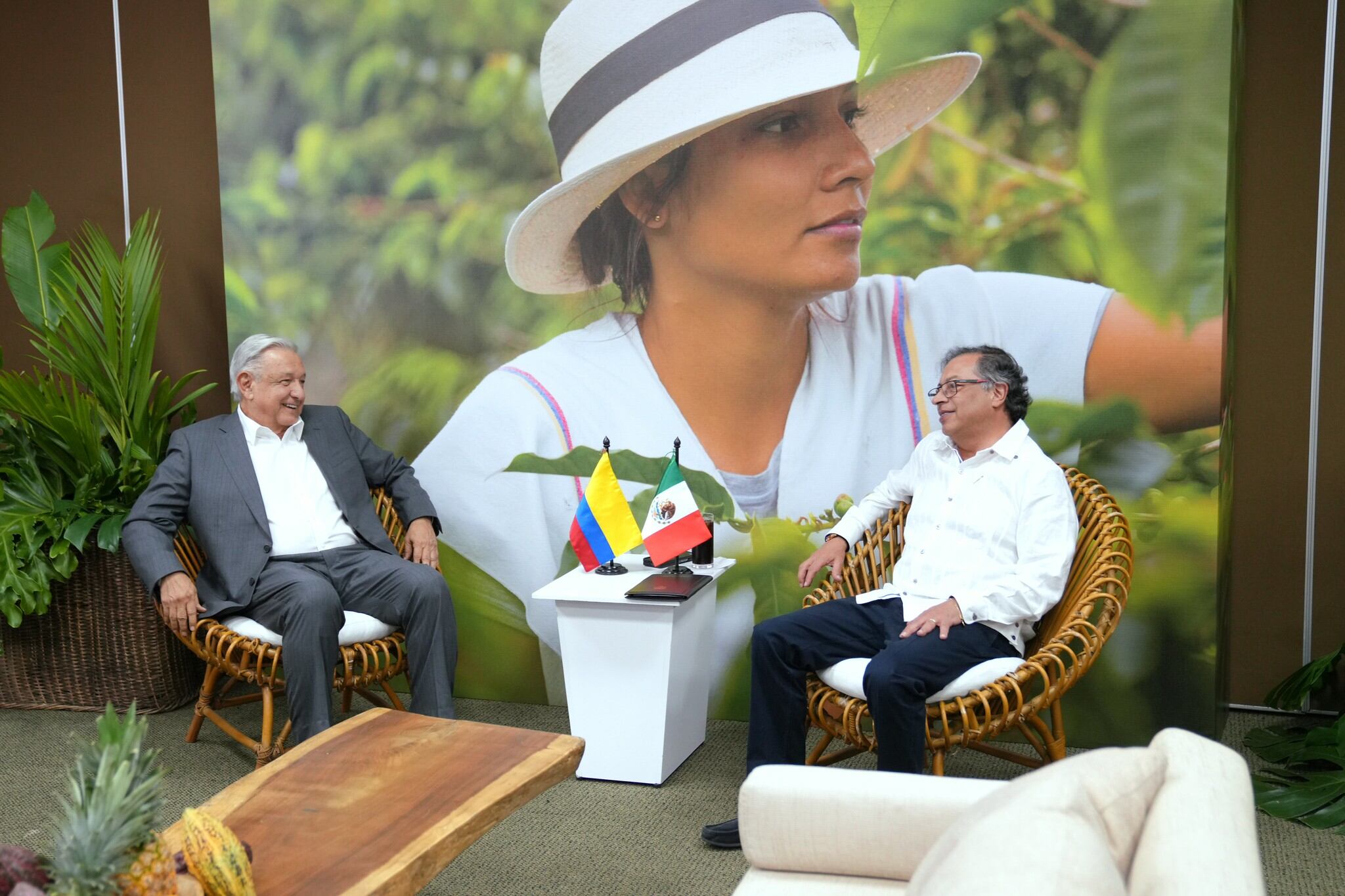 AMLO ya llegó a Colombia y se reunió con Gustavo Petro a puerta cerrada