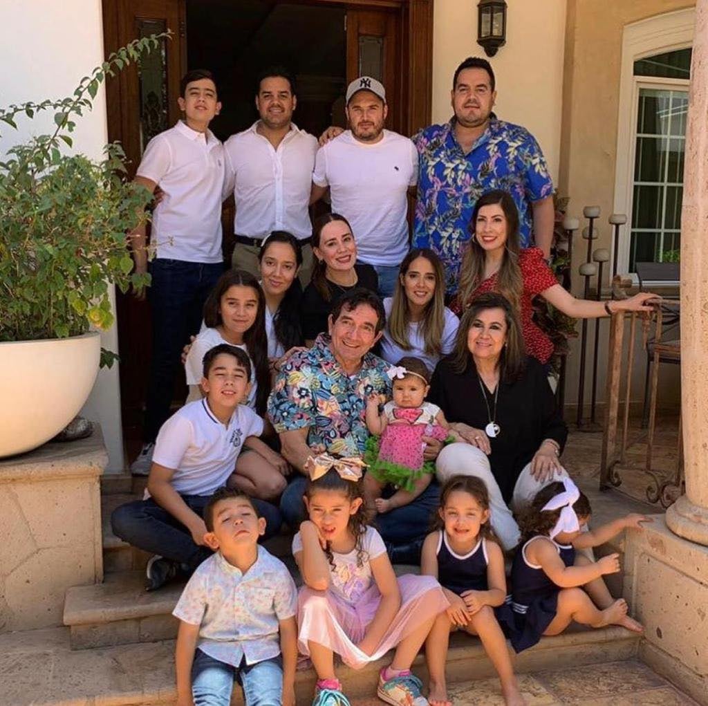 Héctor Melesio Cuén Ojeda y su familia