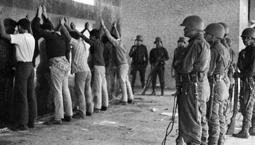 La Plaza de las Tres Culturas fue también nuestro patio de pasatiempos, aunque no tenía juegos metálicos infantiles.