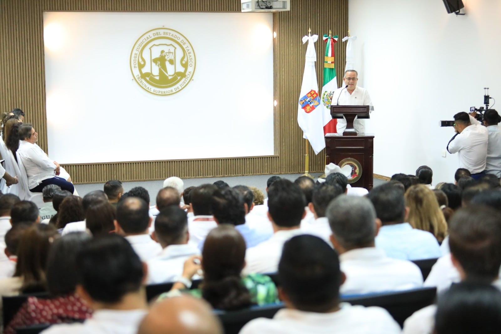 Javier May reconoce labor del Poder Judicial en el Informe Anual de Labores 2025 de Carlos Efraín Reséndez.