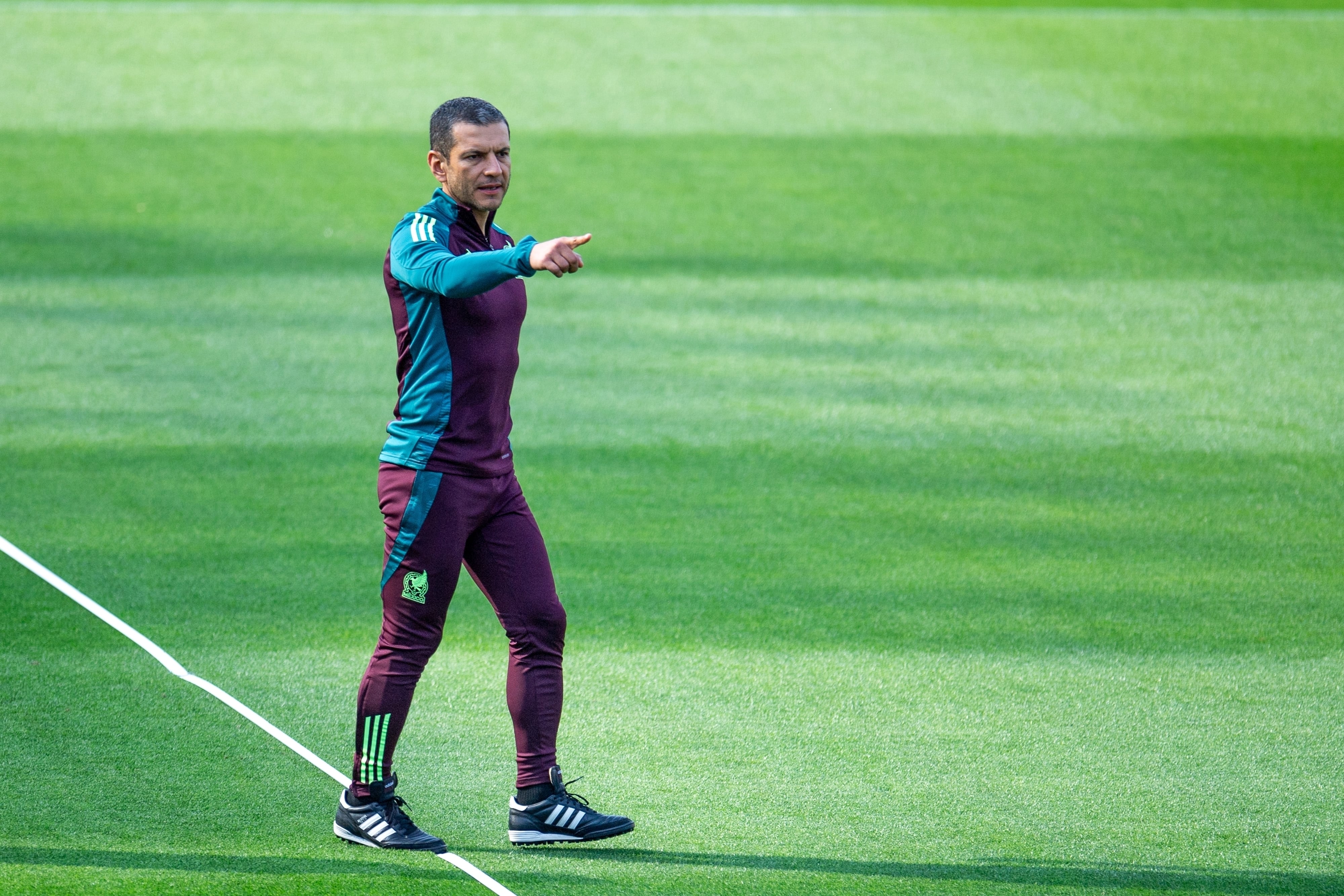 Jaime Lozano, al frente del entrenamiento de la Selección Mexicana.