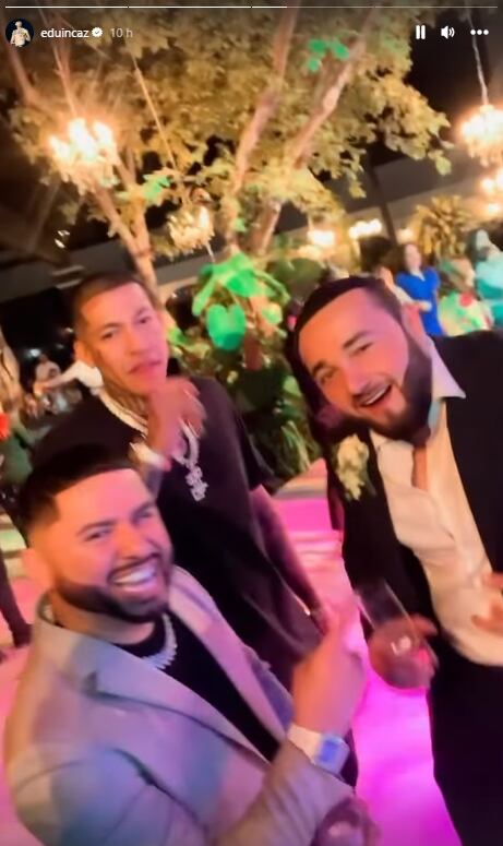 Larry Hernández y Lefty Sm en la boda de Beto Sierra.
