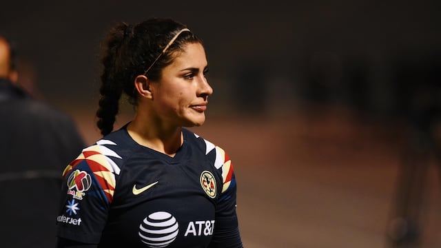 Alondra González en un partido de las Águilas