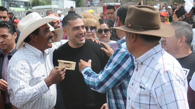 Habitantes del pueblo de San Nicolás Totolapan en la Magdalena Contreras reciben a Omar García Harfuch