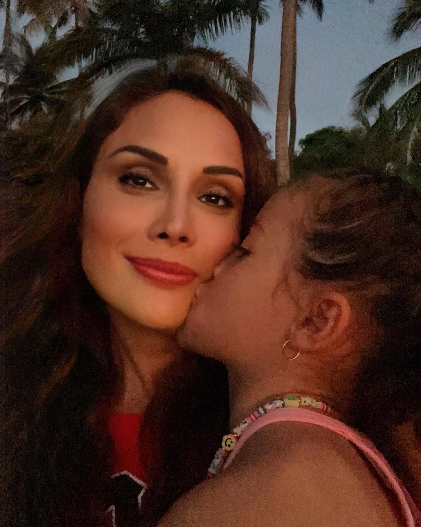 Tanya Vázquez con su hija Nova.