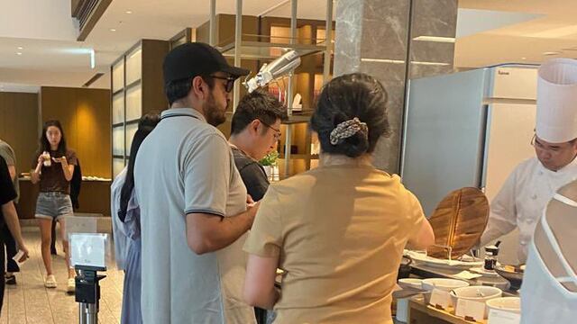 Andrés Manuel López Beltrán en Japón