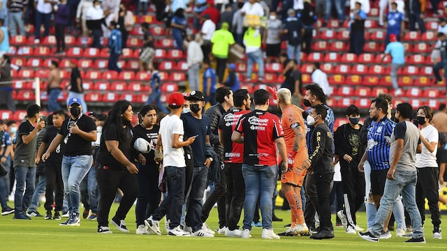 Pelea entre fans del Querétaro FC y Atlas FC