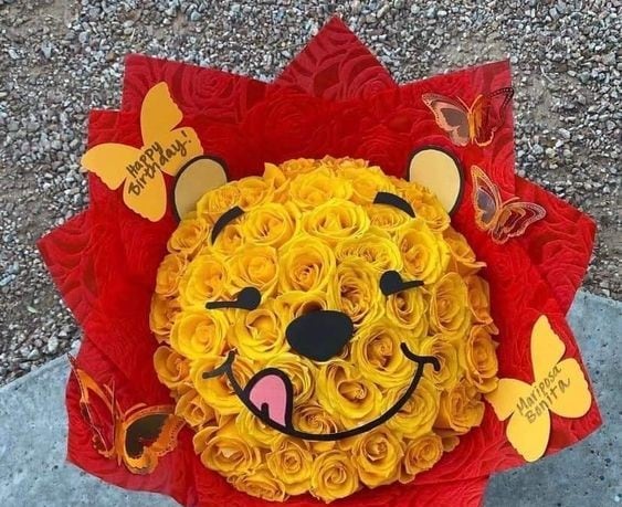 Arreglo floral con cara de oso