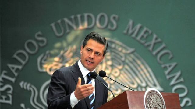 Este miércoles a las 11:00 horas el líder del Movimiento Regeneración Nacional (Morena), Andrés Manuel López Obrador (AMLO), presentará una denuncia penal contra Enrique Peña Nieto (EPN) por el delito de traición a la patria.