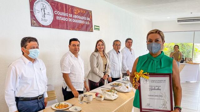 Leticia Castro Ortiz. Previo al Día del Abogado, recibí un galardón a mi trayectoria por parte del Colegio De Abogados Del Estado De Guerrero Asociación Civil.
