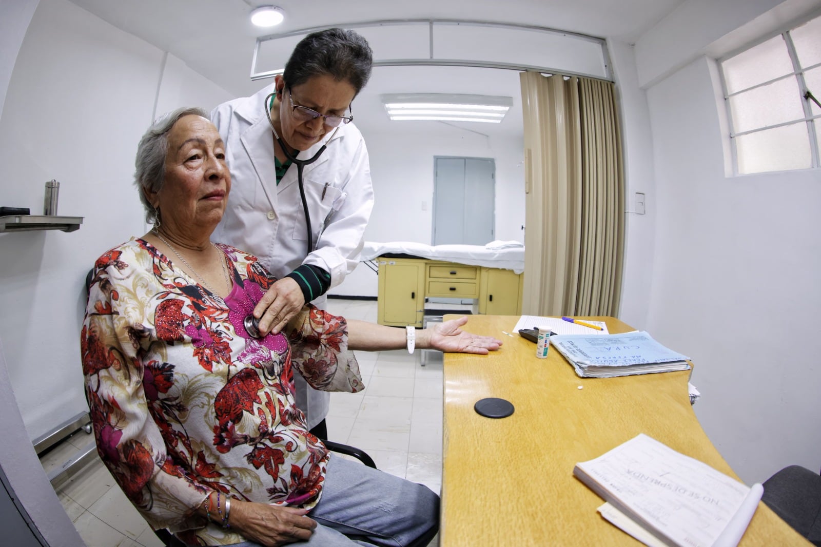 ISSSTE duplicará consultorios con plan de Martí Batres en 2026.