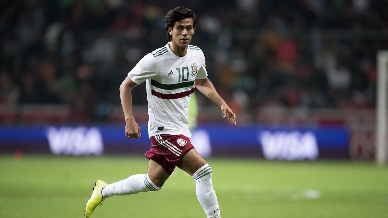 José Juan Macías se va a Europa con mejores números que Chicharito y Raúl Jiménez