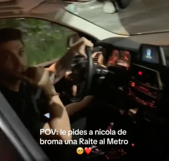 Nicola Porcella le da aventón a una fan