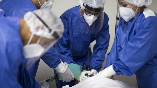 Médicos en hospital Covid-19.