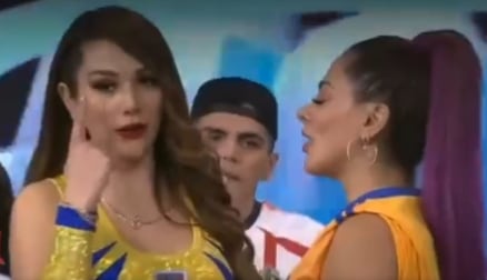 Beso lésbico en programa de televisión que asustó a los regios