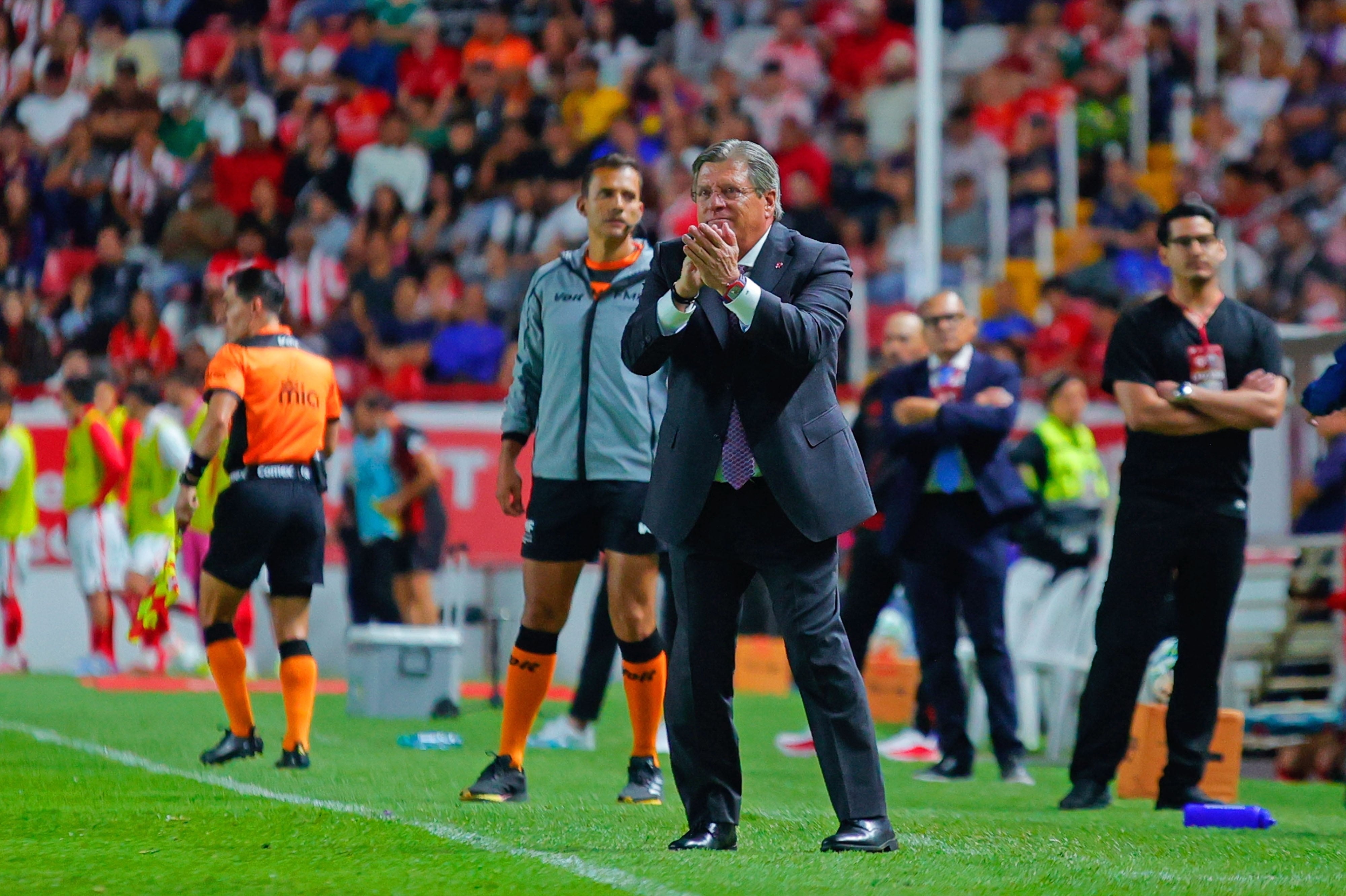 Miguel Herrera debutó con derrota como DT del Atlante