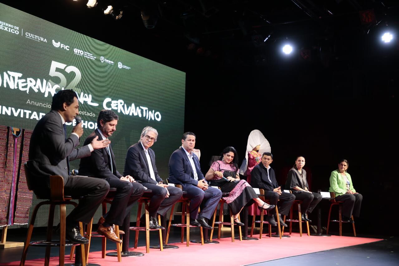 Diego Sinhue Rodríguez presenta invitados del Cervantino