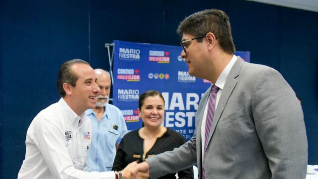 Mario Riestra promete clínica municipal en Puebla