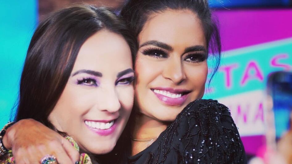 Galilea Montijo no pierde el tiempo y le propone un beso francés a Consuelo Duval