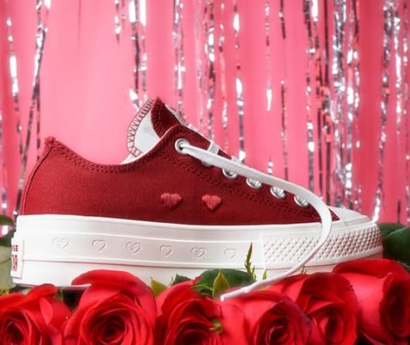 Converse de San Valentín