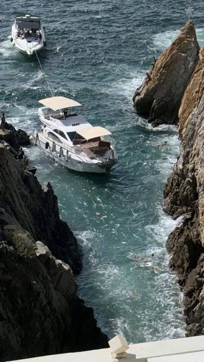 Yate de turistas chocó y se hundió en La Quebrada