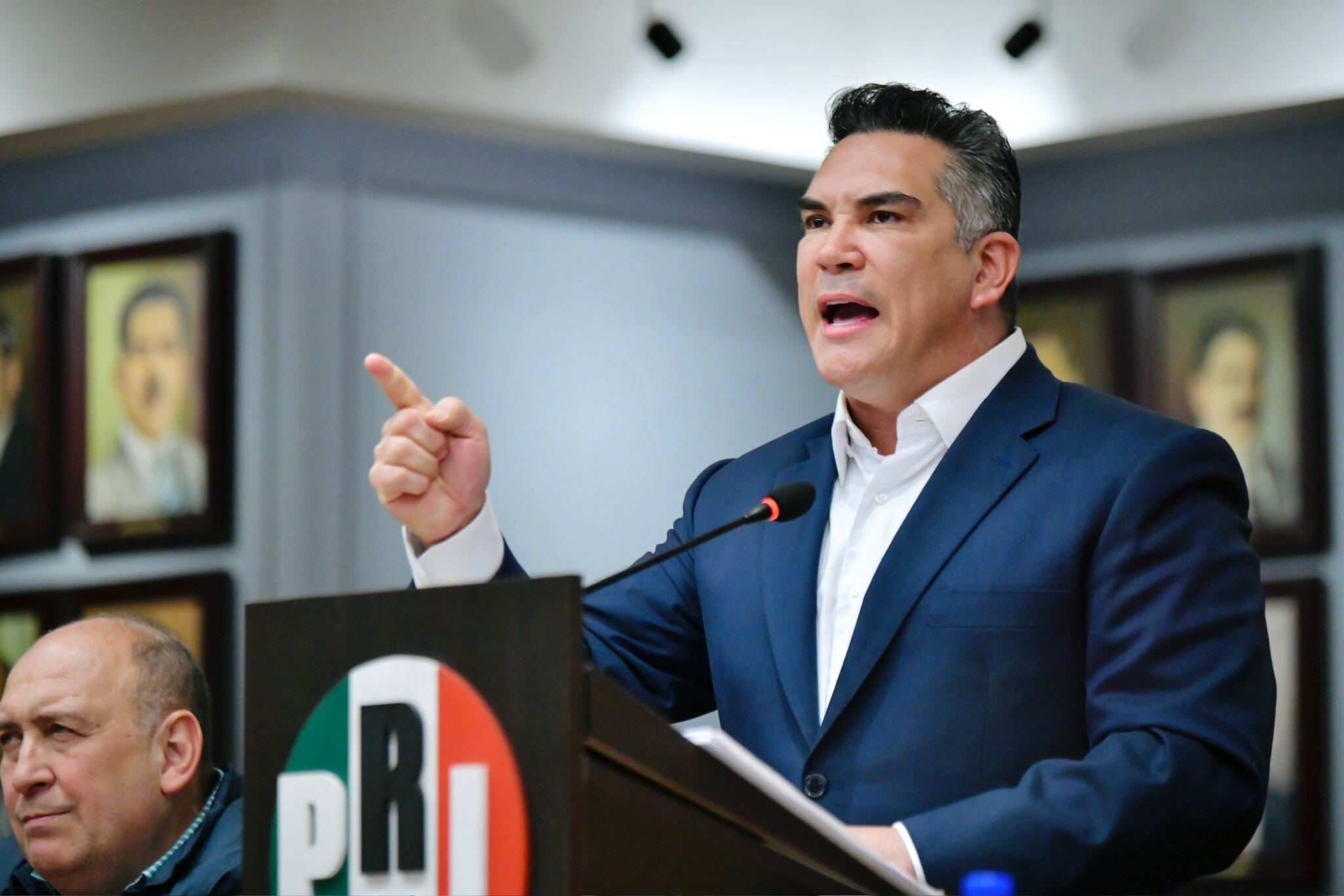 Alejandro Moreno se postuló como senador plurinominal