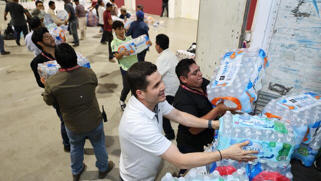 Primer cargamento de 30 toneladas de víveres y artículos de limpieza sale de Tabasco hacia Veracruz