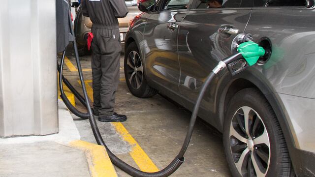 Gasolinería. Venta cara.