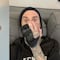 Travis Barker muestra la grave lesión en su dedo que hizo a Blink-182 cancelar todo