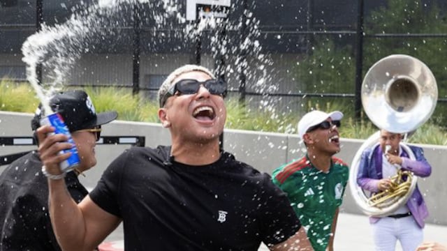 Eduin Caz, vocalista de Grupo Firme