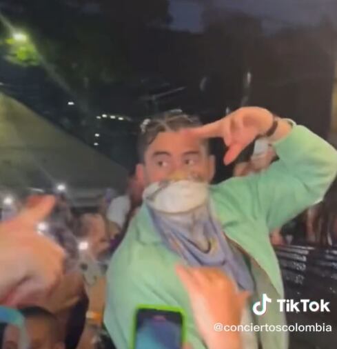 Bad Bunny se despide de sus fans en Medellín, Colombia.