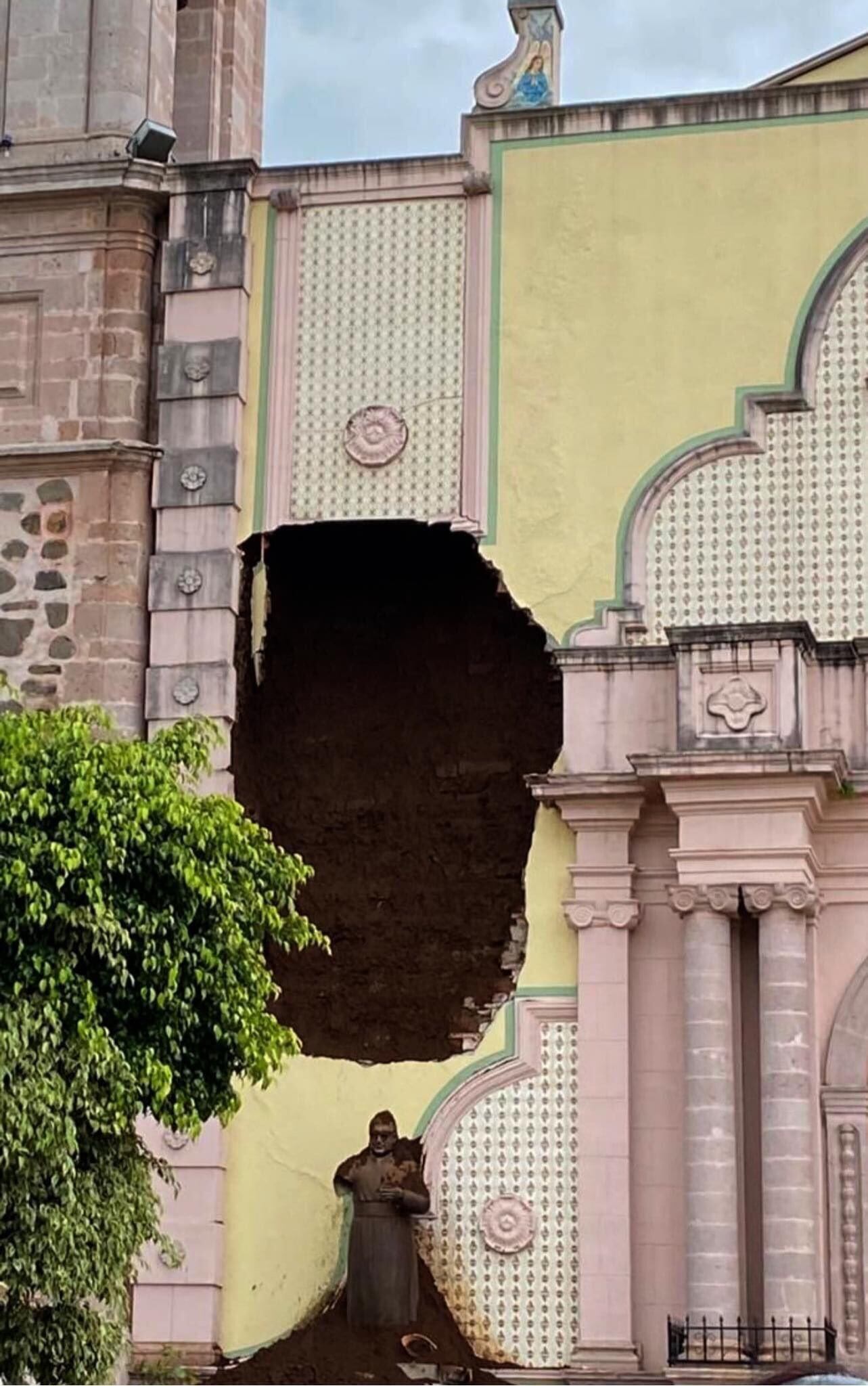 Daños materiales por sismo en Michoacán