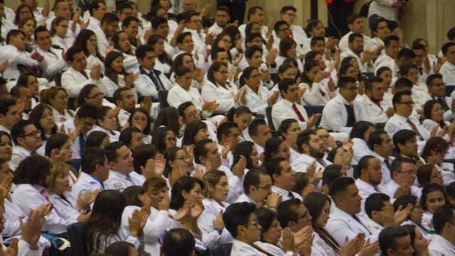 Médicos pasantes preparan paro por recorte en salud