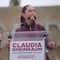 VIDEO: Claudia Sheinbaum toma con humor su caída en mitin de Mazatlán; esto dijo