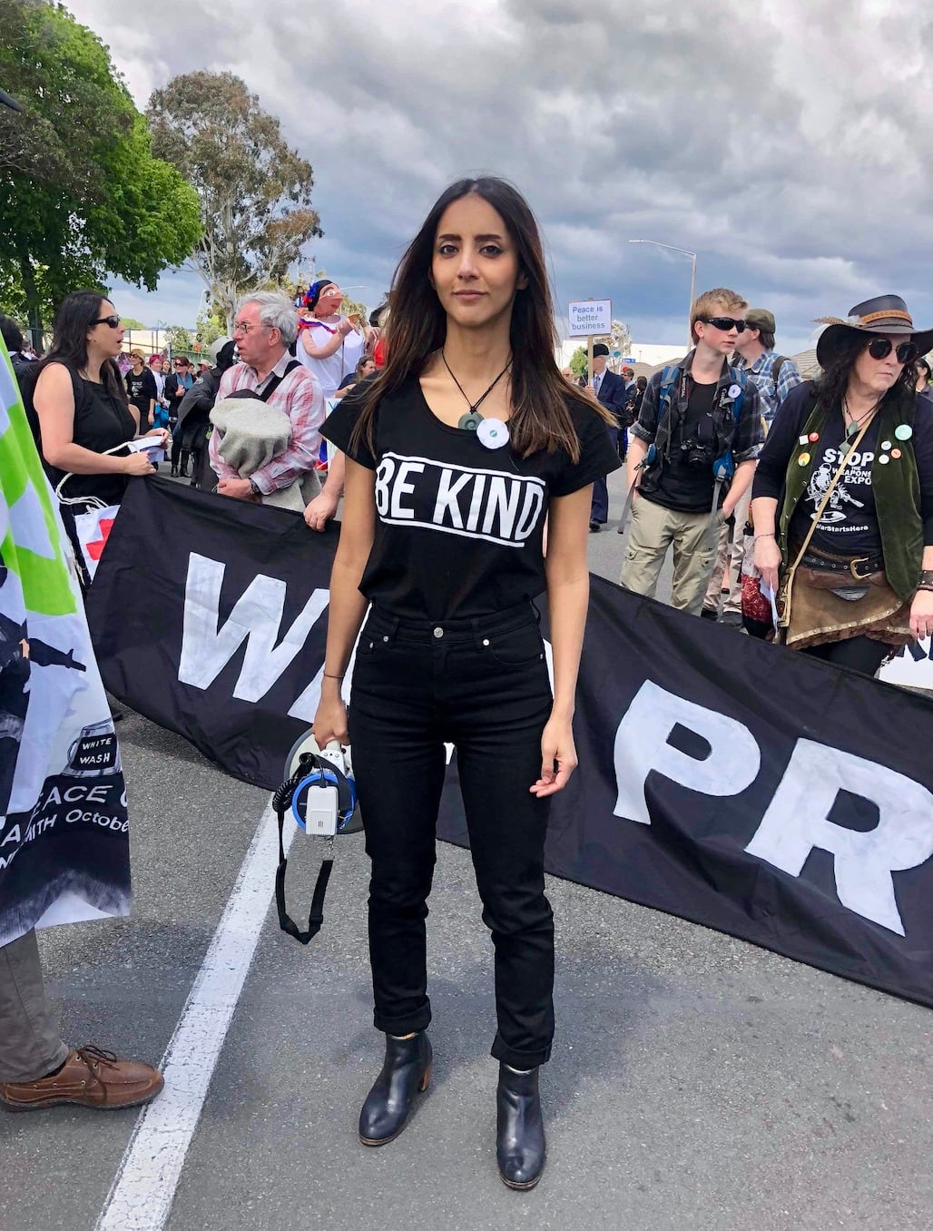 ¿Quién es Golriz Ghahraman? La diputada renunció tras decepcionante comportamiento en una tienda de ropa