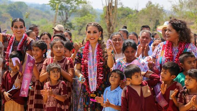 Evelyn Salgado inaugura obras en el municipio de Xochistlahuaca