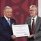 AMLO recibe premio de la OMS en el Día Mundial sin Tabaco 2022