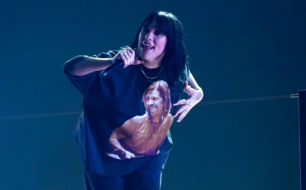 Billie Eilish en los premios Grammy 2022.